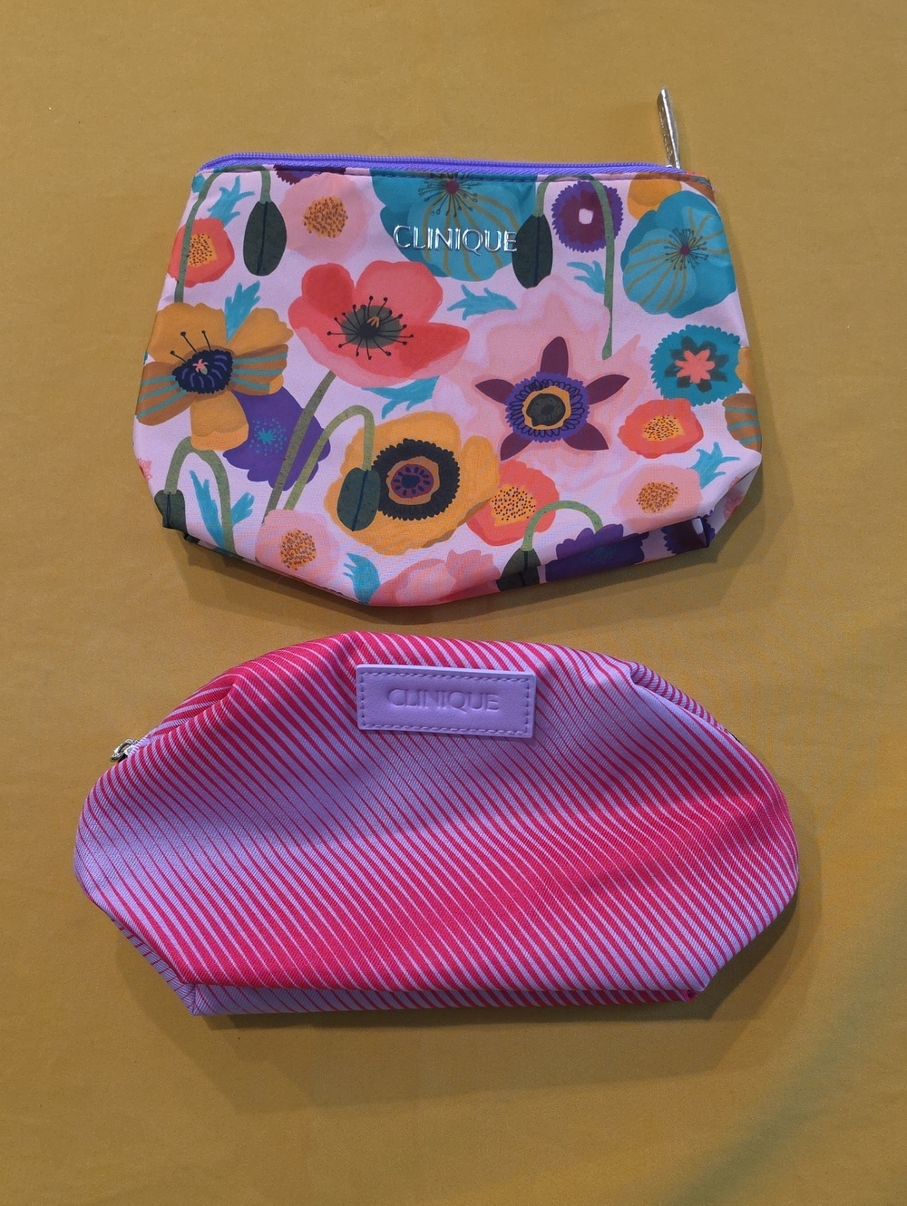NEW Clinique 2-Pc Makeup Bag Set Freestanding Cosmetic Pouches NWT Bundle